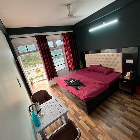 Shanti Cafe & Hostels Kasol Bagian luar foto
