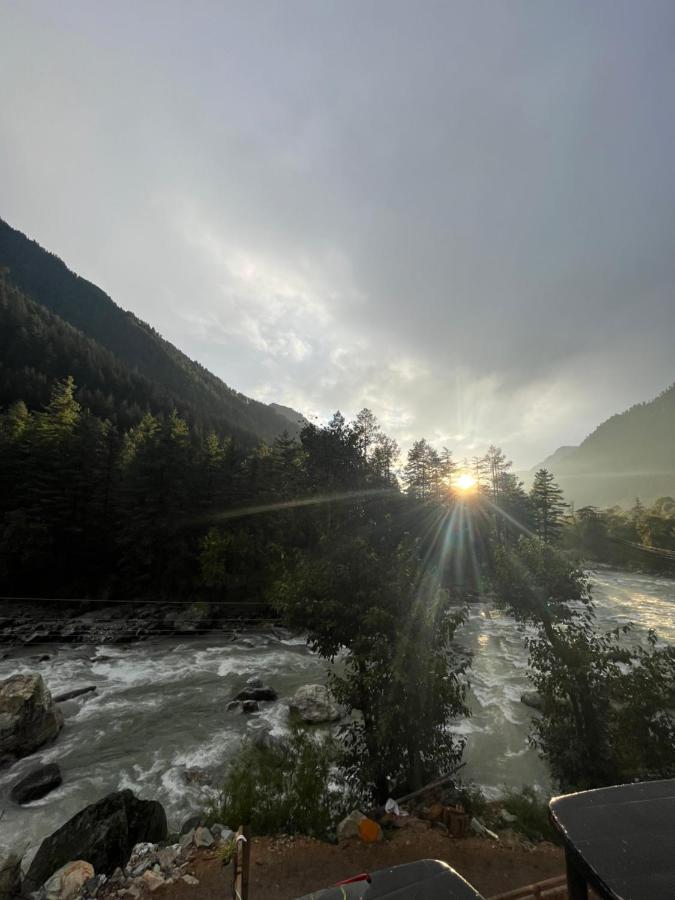 Shanti Cafe & Hostels Kasol Bagian luar foto