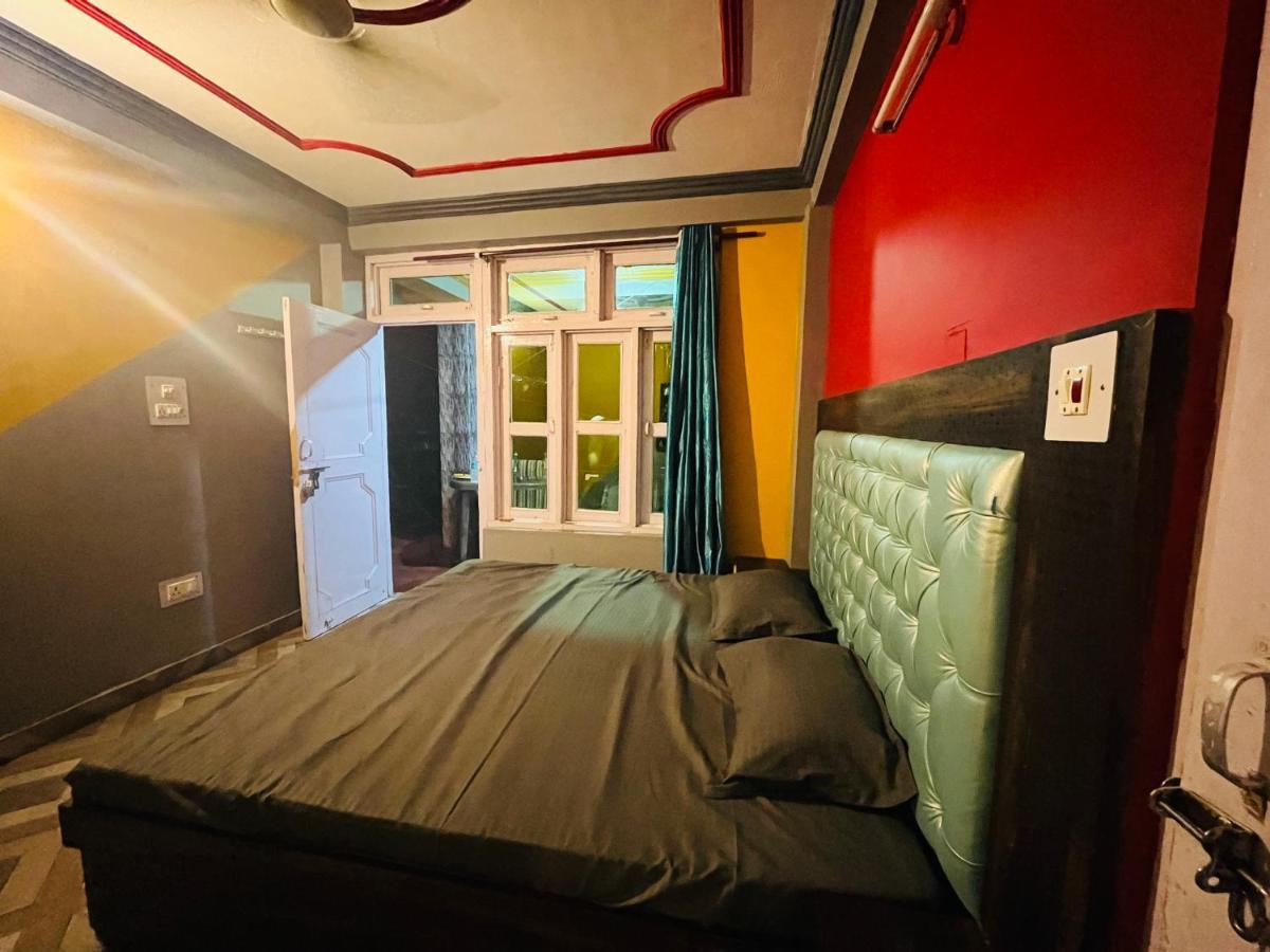 Shanti Cafe & Hostels Kasol Bagian luar foto