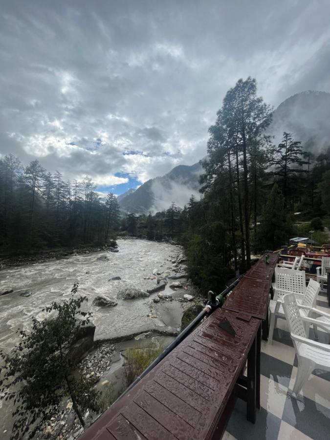 Shanti Cafe & Hostels Kasol Bagian luar foto