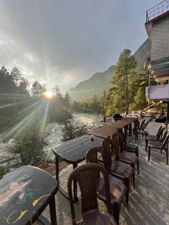 Shanti Cafe & Hostels Kasol Bagian luar foto