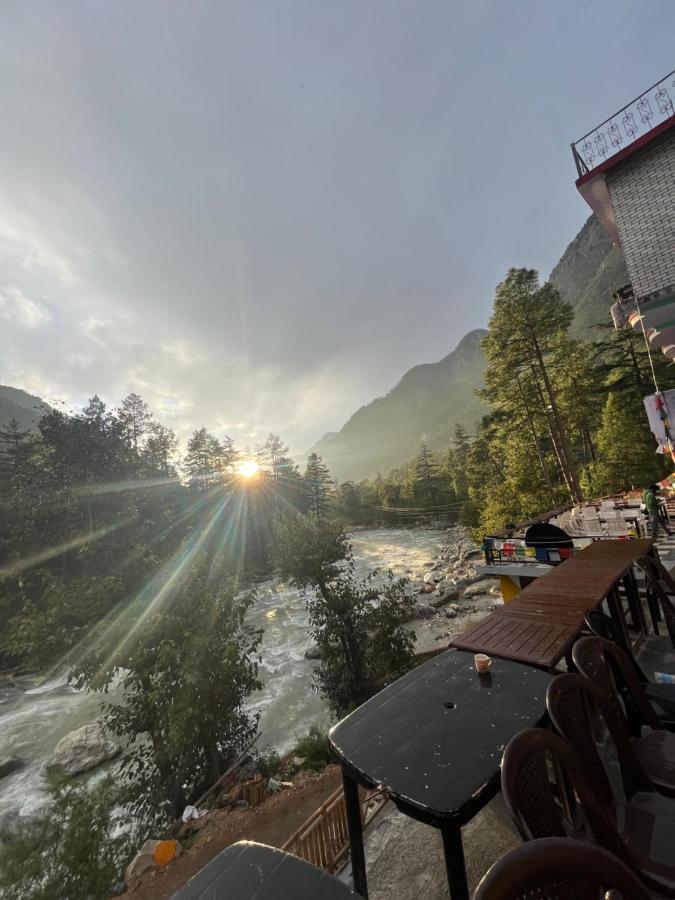 Shanti Cafe & Hostels Kasol Bagian luar foto