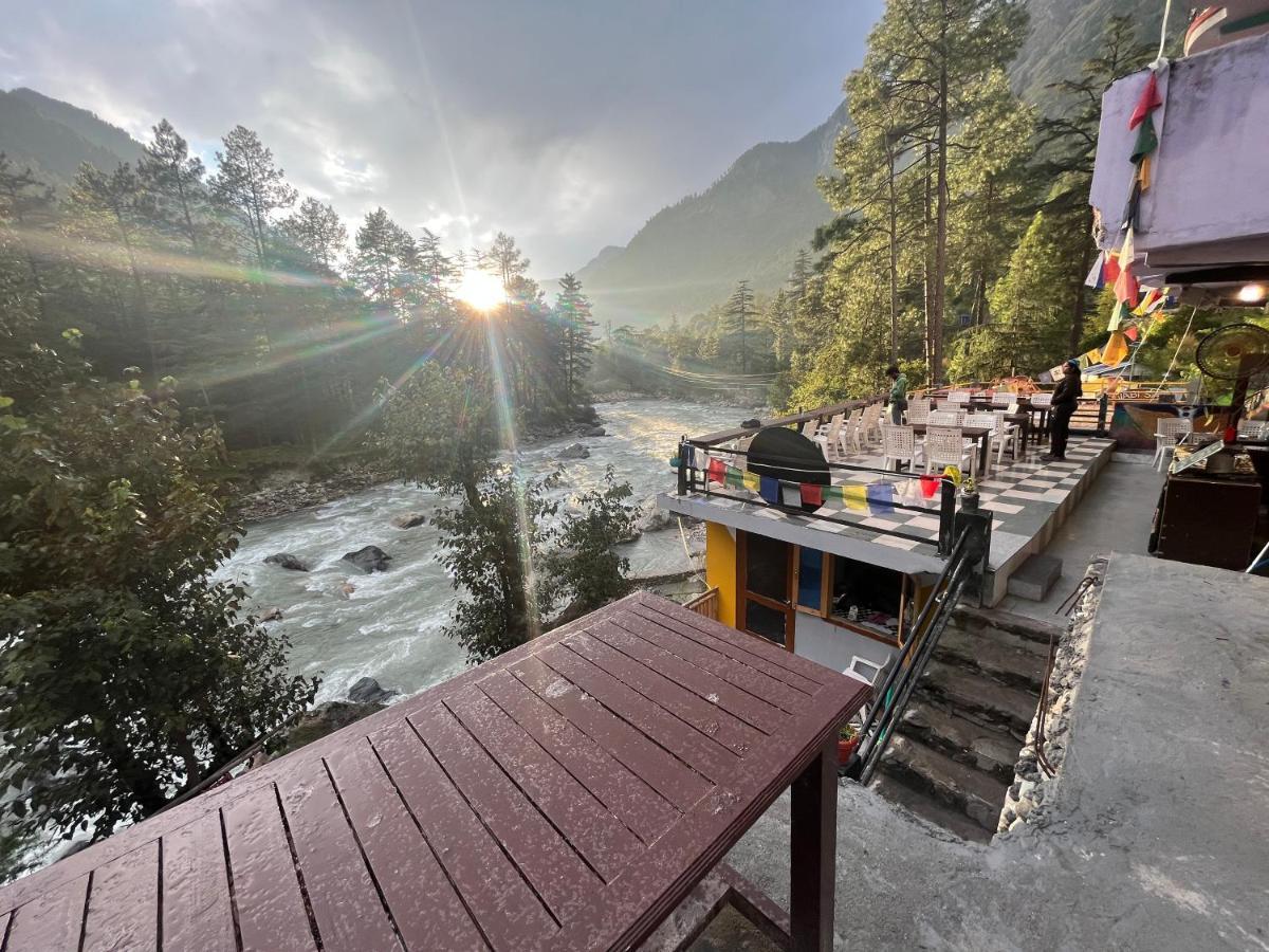 Shanti Cafe & Hostels Kasol Bagian luar foto
