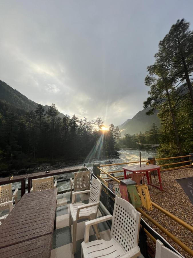 Shanti Cafe & Hostels Kasol Bagian luar foto