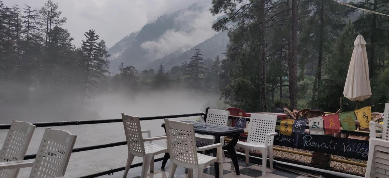 Shanti Cafe & Hostels Kasol Bagian luar foto