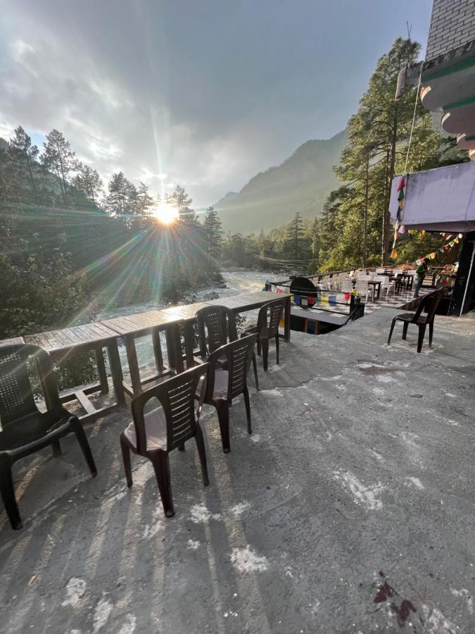 Shanti Cafe & Hostels Kasol Bagian luar foto