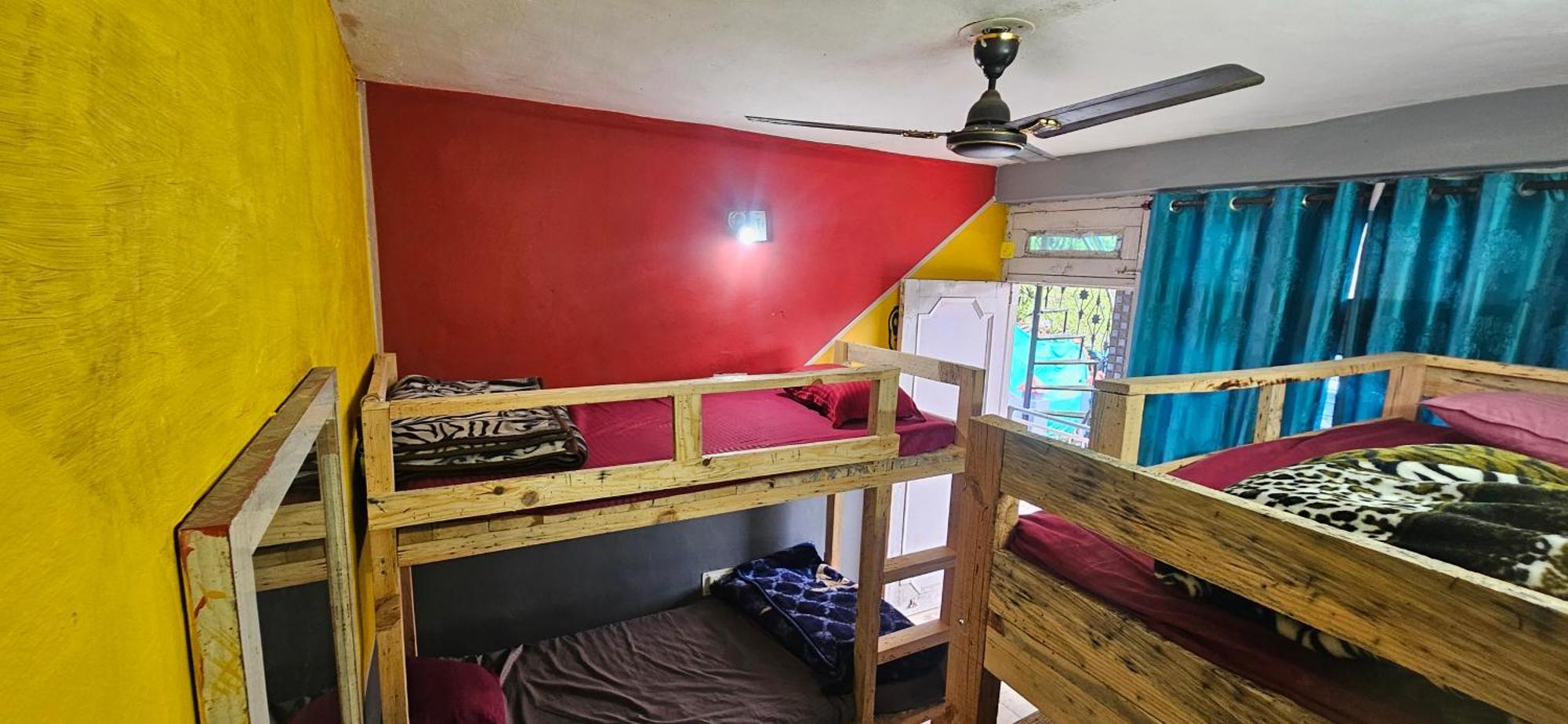 Shanti Cafe & Hostels Kasol Bagian luar foto