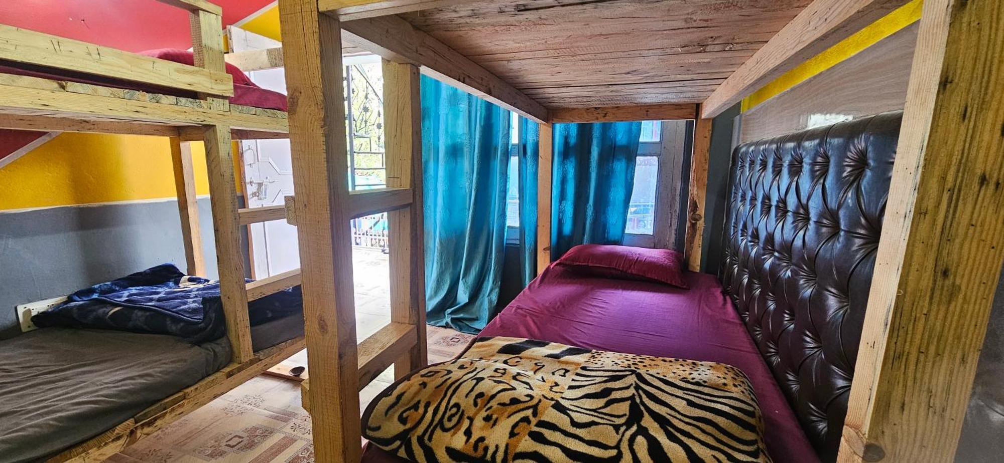 Shanti Cafe & Hostels Kasol Bagian luar foto
