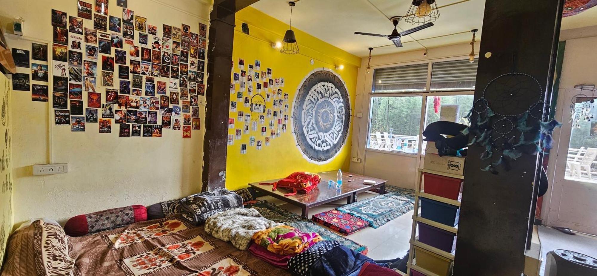 Shanti Cafe & Hostels Kasol Bagian luar foto